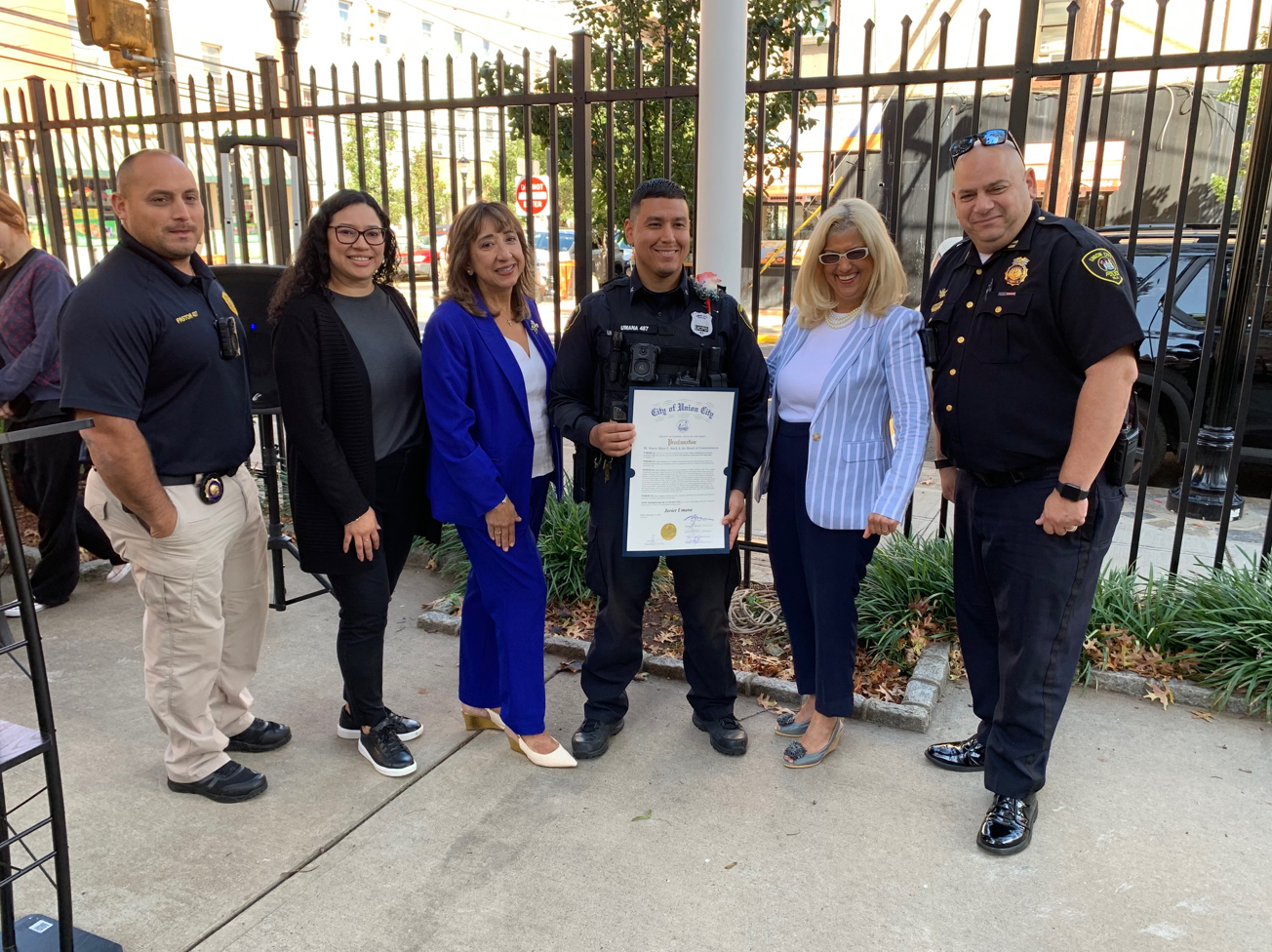 Union City Raises Salvadoran Flag While Honoring Policeman