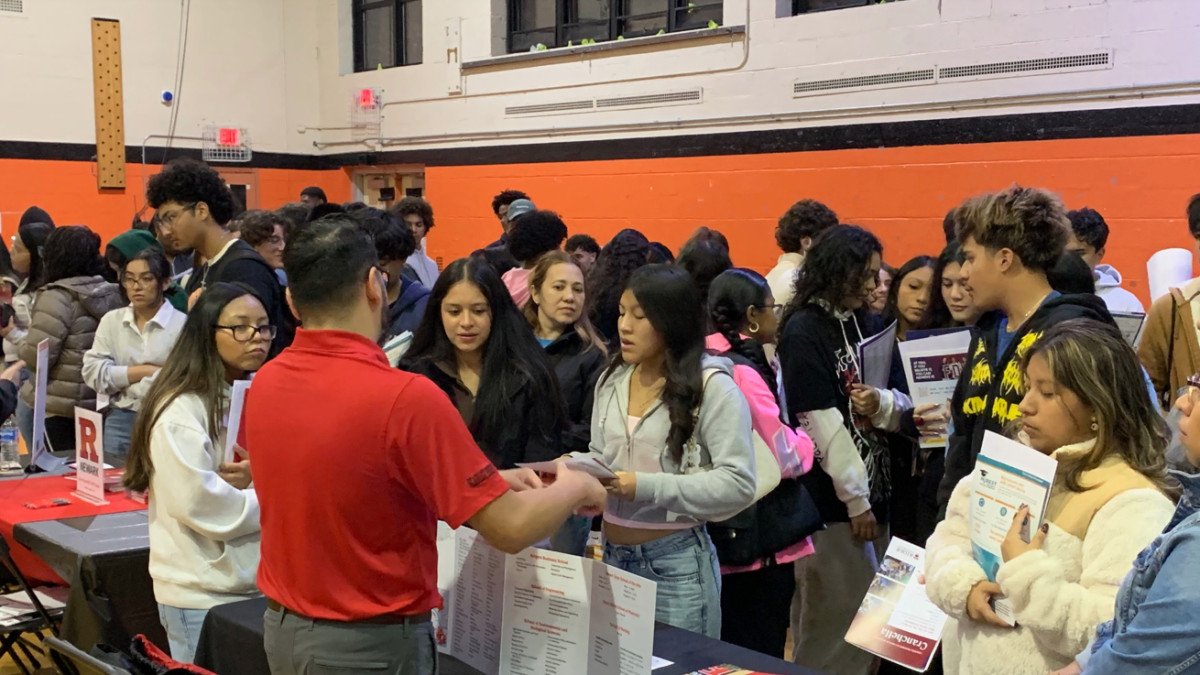 Memorial High School Holds College Fair