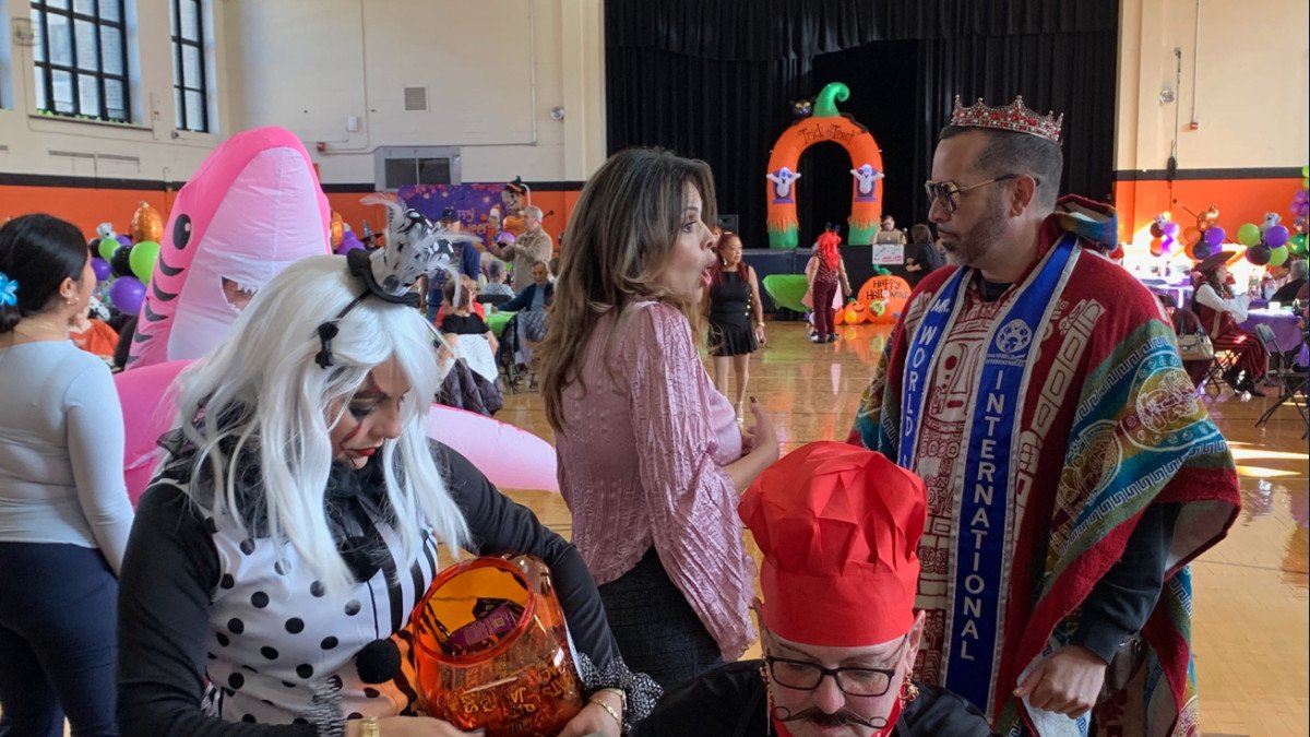 WNY Seniors Party For Halloween